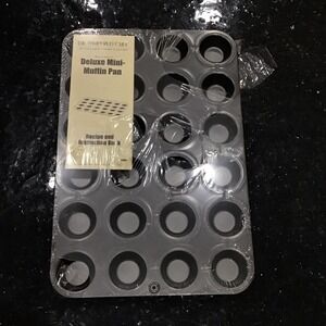 The Pampered Chef Deluxe 24-Cup Non-Stick Mini Muffin Pan w/ Book #1605 New